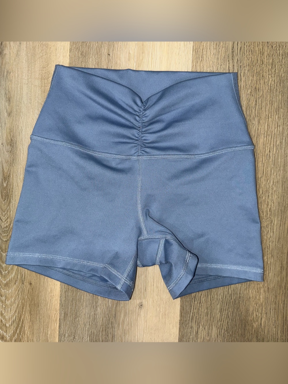 Hollister Gilly Hicks Dusty Blue High-Waist Biker Shorts Scrunch Front Pilates
